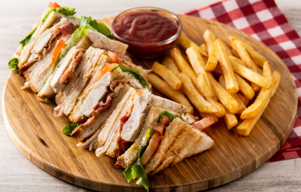 Club Sandwich Buatan Sendiri: 3 trik sempurna